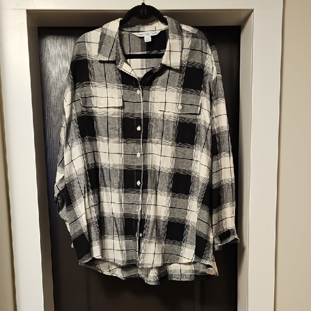 OLD NAVY Monochrome Plaid Boyfriend Shirt